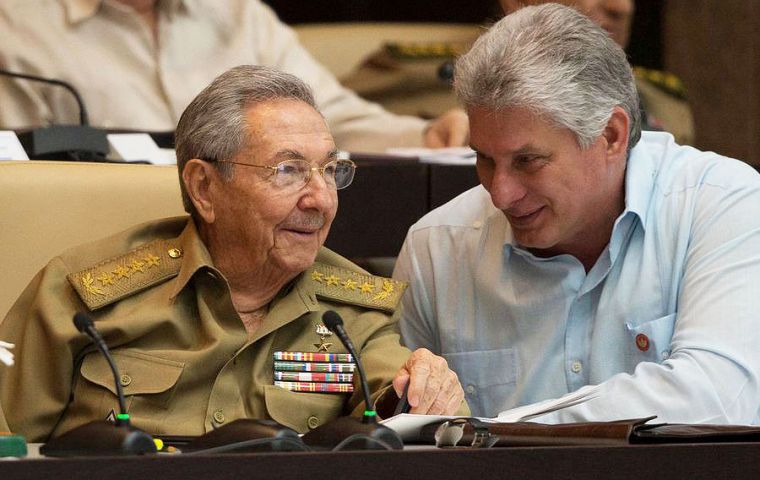 Raúl Castro dijo en 2018 que quería que Díaz-Canel fuera su sucesor como líder del partido.