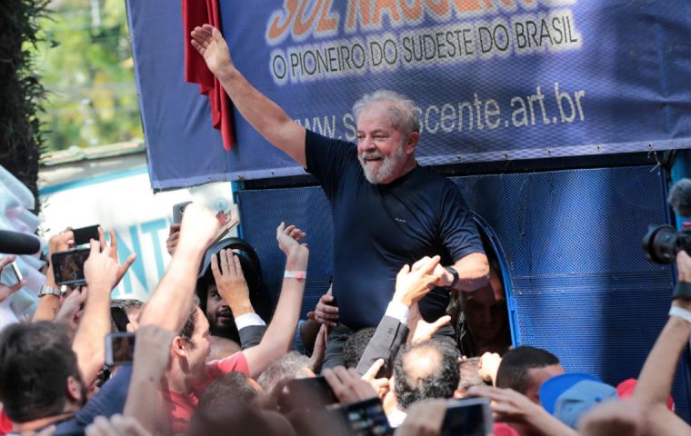 Lula dijo que se postularía para el cargo si eso es lo que se necesita para vencer a un fascista como Bolsonaro.