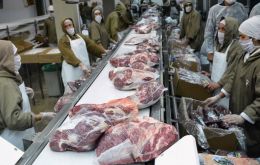 El mercado nacional de carne de res de Bolivia debe estar adecuadamente abastecido antes de que cualquier excedente pueda venderse al exterior, dijo Gonzales.