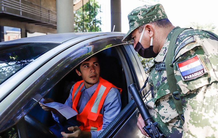 El ministro de Defensa, Bernardino Soto Estigarribia, dijo que el personal militar apoyará a la Policía Nacional para hacer cumplir el nuevo decreto.(Foto EFE)