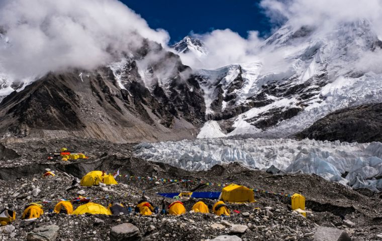 “El Everest es un área aislada, por lo que no hay riesgo de coronavirus”, dijo Tamang. Foto: Frank Bienewald/Getty Images