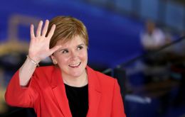 Sturgeon ha prometido que “cuando la crisis haya pasado, se dará a la gente de Escocia el derecho a elegir su futuro”.