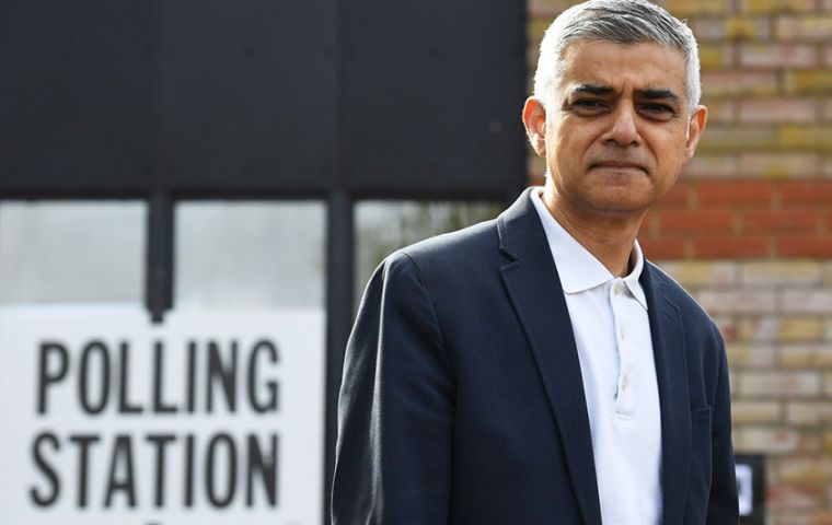 Sadiq Khan, el primer alcalde musulmán de Londres, ha predicho que Gran Bretaña pronto tendrá un primer ministro musulmán, pero no será él.