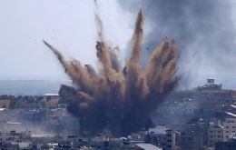 “Evite ir a Israel debido al conflicto armado y los disturbios civiles”, escribió el Departamento de Estado en su nueva advertencia.