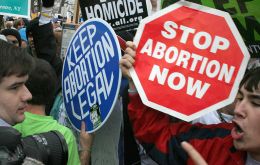 “Millones de niños pierden su derecho a vivir cada año debido al aborto”, dijo el gobernador Abbot.