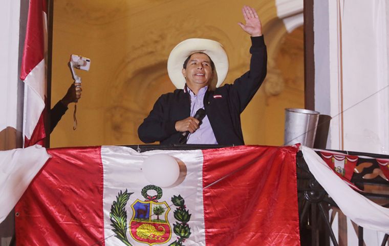 Fujimori mostró registros de una mesa electoral rural donde Castillo obtuvo 187 votos y ella obtuvo cero.