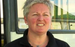  La Dra. Andrea Clausen, Directora del Departamento de Recursos Naturales de las Islas Falkland. Egresada con un PhD en Biología Marina de la Universidad de Bangor