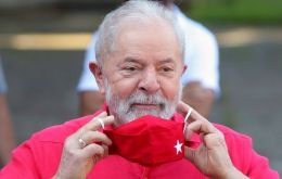 “No puedo hablar con la máscara”, dijo Lula.