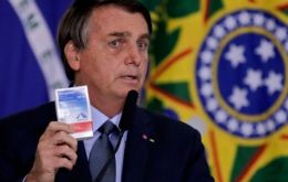 “¿Alguien necesita ver más propaganda en televisión sobre el covid?”, preguntó Bolsonaro.