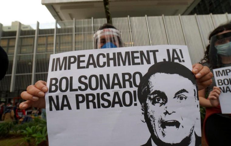 Bolsonaro presuntamente cometió 23 delitos, según el nuevo expediente