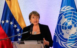 En Venezuela continúan las torturas, abusos y muertes bajo arresto por tuberculosis, desnutrición y otras enfermedades, dijo Bachelet
