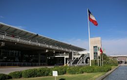 Los viajes internacionales se permitirán exclusivamente a través del aeropuerto internacional Arturo Merino Benítez de Santiago.