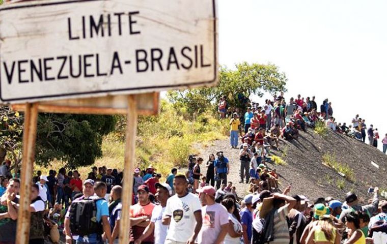 La extensión de la medida permite a Brasil ofrecer “una bienvenida humanitaria a nuestros vecinos”, dijo Torres.