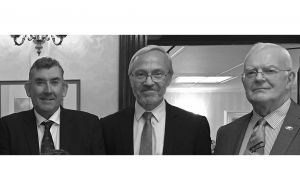 Consejeros Ian Hansen, Dr. Barry Elsby y Roger Edwards no postularian para las proximas elecciones