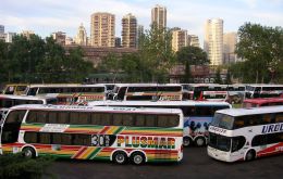 Los viajes en autobús son casi la única opción para la mayoría de los argentinos.