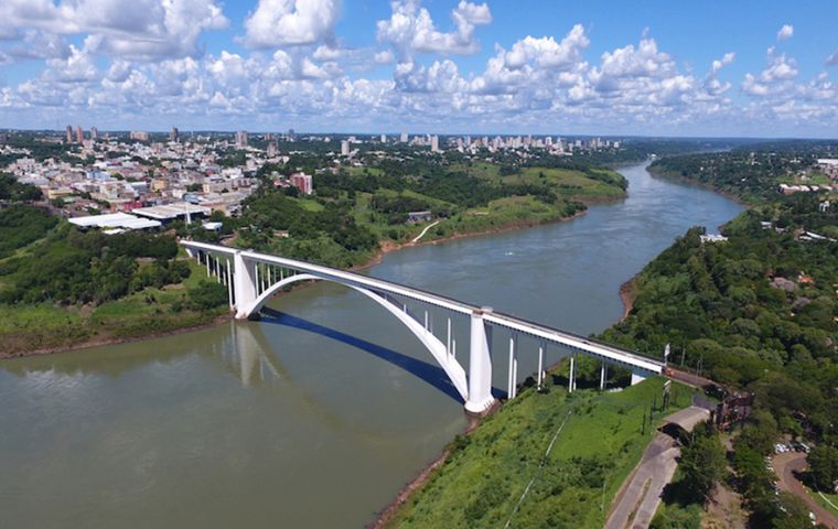 Brasil está endureciendo las medidas anticovid.