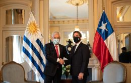 “Necesitamos unir fuerzas para derrotar al coronavirus y recuperar nuestras libertades y oportunidades”, dijo el presidente Piñera este lunes en Montevideo.