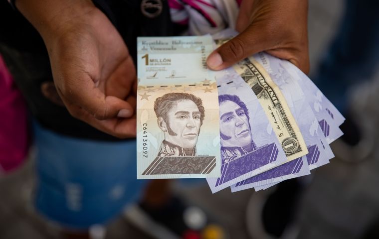 Venezuela vuelve a reconvertir su moneda ya casi virtual