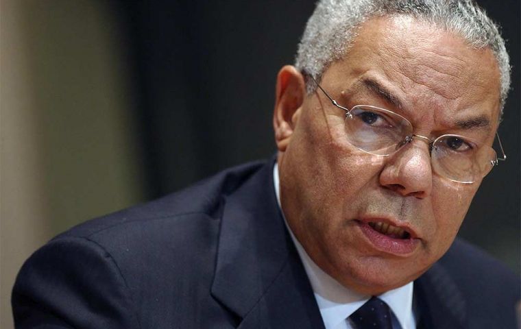 Powell fue el primer afroamericano en ocupar el cargo de presidente del Estado Mayor Conjunto, antes de convertirse en jefe de la diplomacia estadounidense.