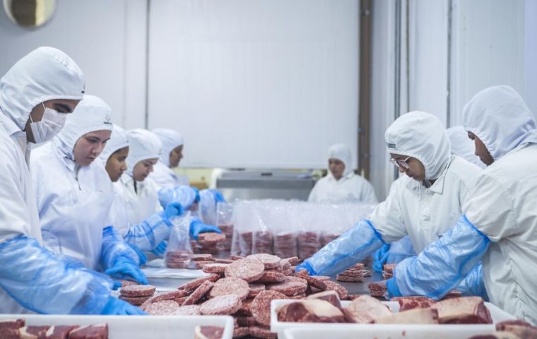 Bajó el precio de la carne para los consumidores brasileños