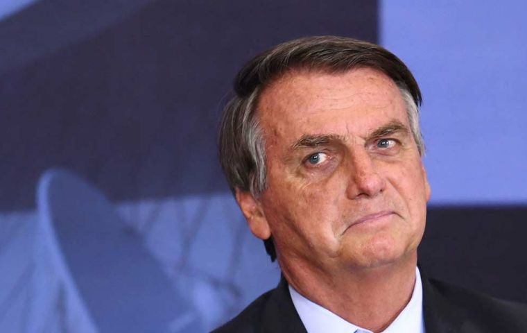 “Le toca al G20 hacer esfuerzos adicionales para producir vacunas”, dijo Bolsonaro, quien no tomará ninguna de ellas.