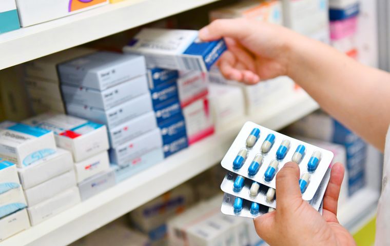 El precio de los medicamentos no se puede dejar librado al mercado, afirmó Feletti