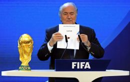 Según Blatter en el paquete forzado por Sarkozy en favor de Qatar no solo estaba el mundial sino otros negocios para Francia y la compra del PSG 