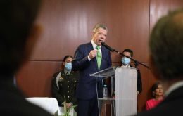 Santos recibió el Premio de la Paz 2016 por el acuerdo con las FARC