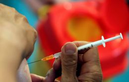El contagio entre los niños vacunados probablemente se reduciría a cero, aunque eso “necesita ser investigado más a fondo”, dijo García.
