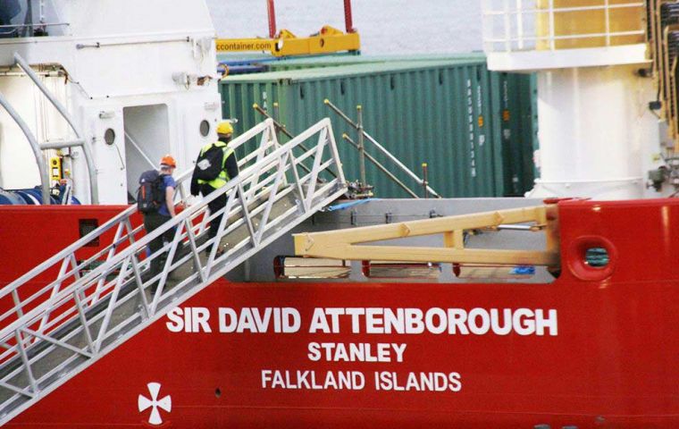 El rompehielos de vanguardia y con bandera de las Islas Falkland llega en su viaje inaugural a las Islas camino a Antártica