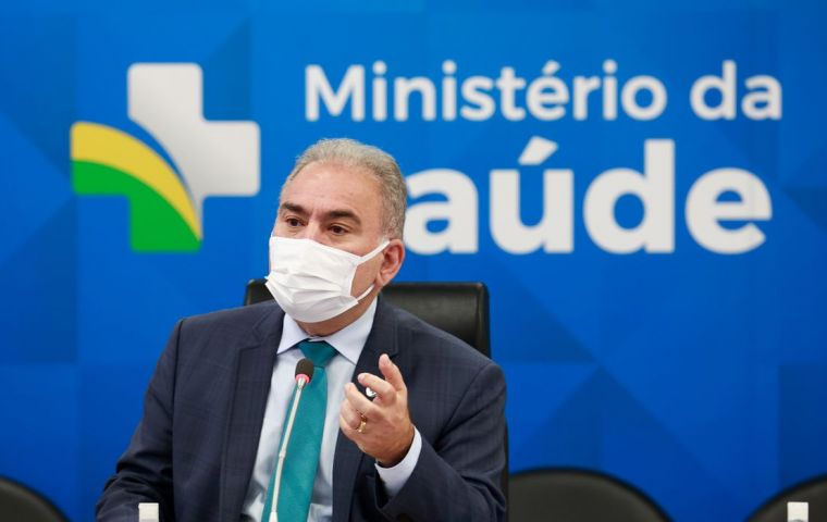 La negativa de Queiroga a admitir que Brasil de hecho estaba solicitando un pase de salud se denominó “malabarismo retórico”.