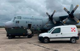 Las dosis serán transportadas en un avión Hércules C-130 de la Fuerza Aérea Argentina.