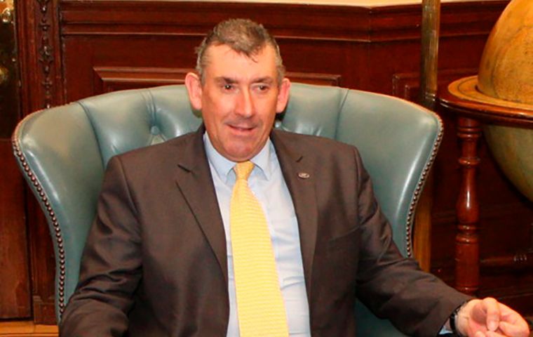 El legislador electo Ian Hansen dijo que se solicitó el estatus de ciudad porque el 2022 será un año increíblemente especial tanto para la Reina como para las Falklands