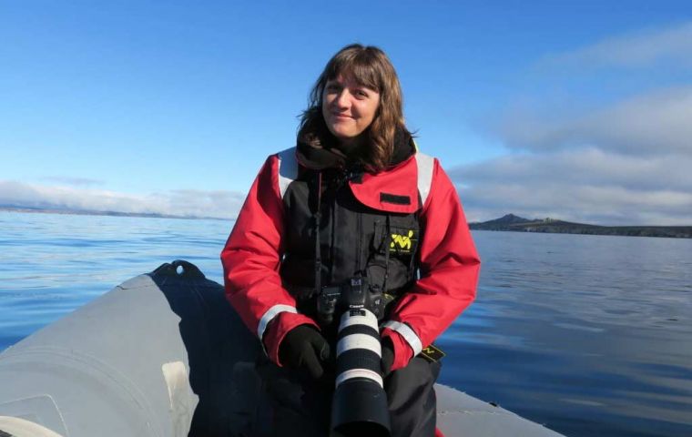 Carolina Weir viajo a la Isla de White para comprobar  las pruebas de mar