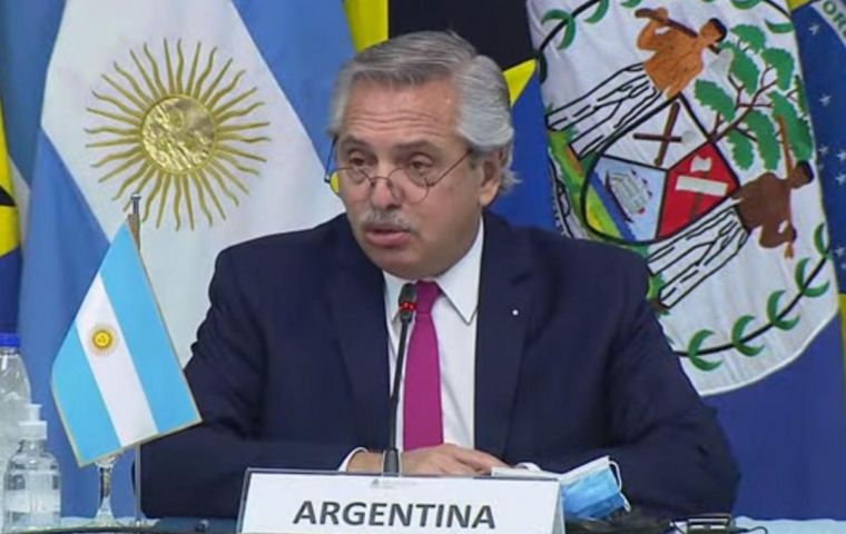 “Te sientes mucho más fuerte sabiendo que tus hermanos latinoamericanos y caribeños te acompañan”, dijo el mandatario argentino.