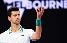 Djokovic obtuvo una victoria en un tribunal de justicia, pero ¿se le permitirá intentarlo en las canchas de tenis?