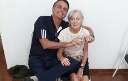 “Que Dios os acoja en su infinita bondad. En este momento me estoy preparando para volver a Brasil”, escribió Bolsonaro en Twitter