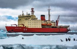 Científicos del Instituto Antártico Argentino (IAA) viajan a bordo del Irízar
