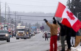 Trudeau dijo que los manifestantes eran una “pequeña minoría marginal” con “opiniones inaceptables”.