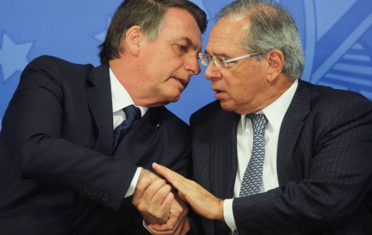 Guedes también insinuó que se quedaría junto a Bolsonaro si este último es reelegido
