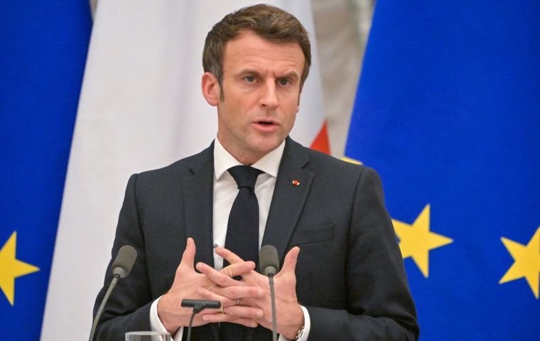 “En la historia de la diplomacia, nunca ha habido una crisis que se haya resuelto mediante intercambios de cartas que se harán públicas después”, dijo Macron.