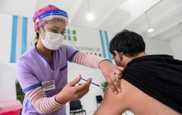 Las personas vacunadas con Sinopharm tienen más probabilidades de necesitar una nueva inyección
