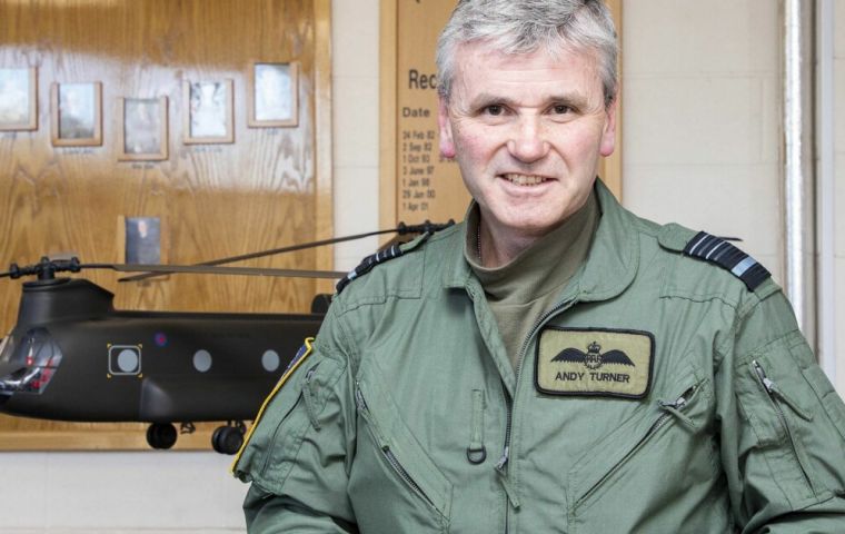 El oficial Turner, mariscal del aire, integra la cúpula de mando de la RAF 