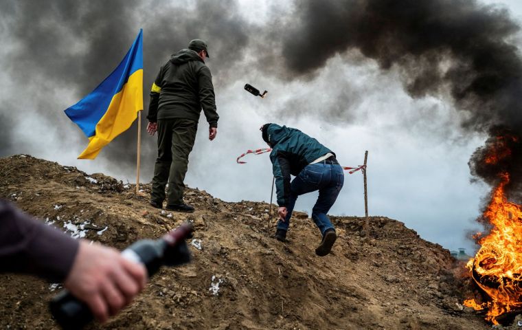 “En el mejor de los casos, pueden esperar ser procesados como criminales”, dijo Konashenkov. Foto: Reuters