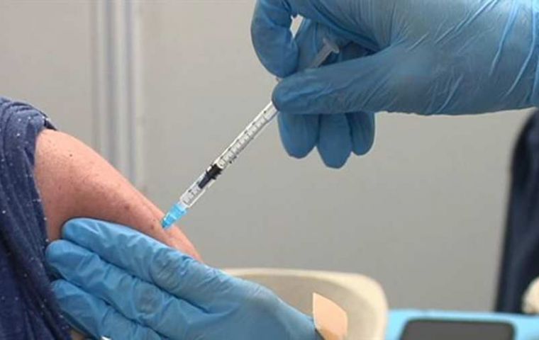 “No vemos la necesidad de vacunación obligatoria en este momento”, explicó Edtstadler.