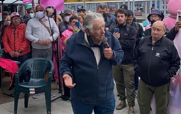 “La libertad existirá cuando se resuelvan las cuestiones básicas”, insistió Mujica