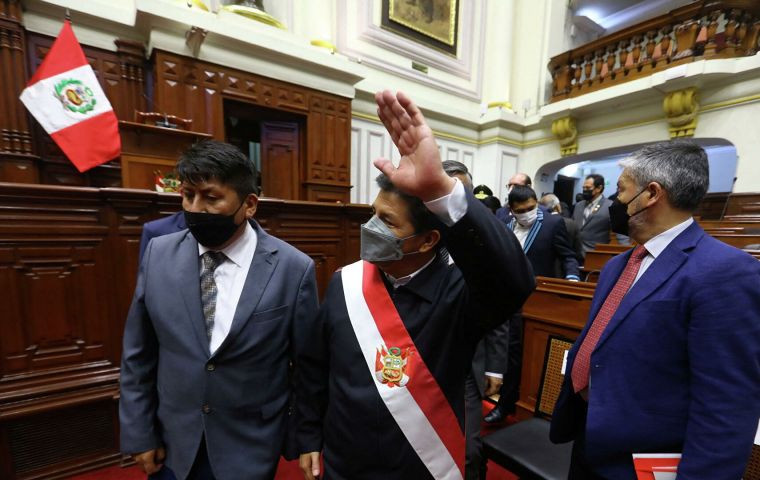 Legisladores de Perú votarán sobre el juicio político a Castillo este lunes venidero