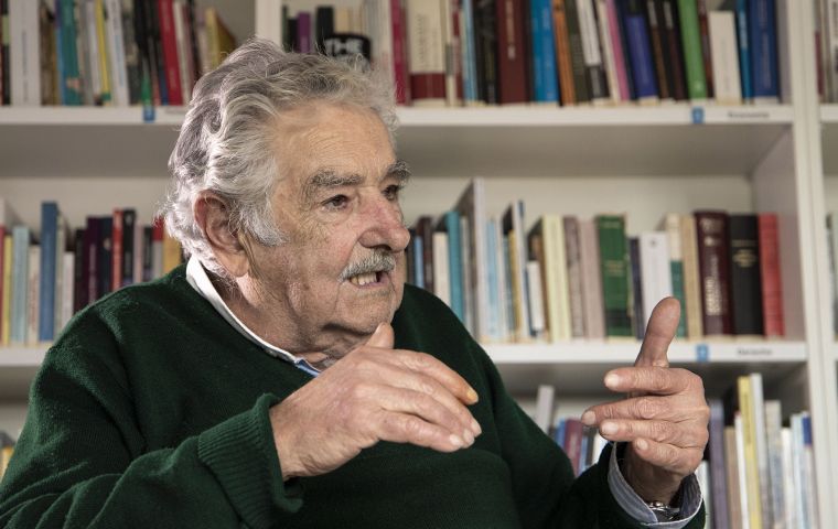 “Sería bueno que el mundo central tuviera la visión autocrítica para entender que la historia va para el otro lado”, subrayó Mujica