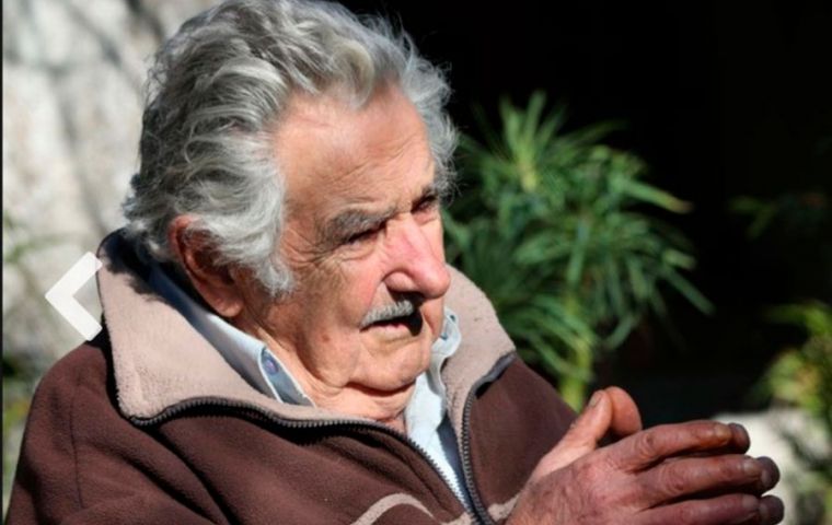 “Es difícil cuidar el tesoro si tenemos la dignidad de cuidar a los ancianos”, subrayó Mujica