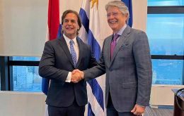 “Tuve una reunión de trabajo muy provechosa con un amigo y aliado de Ecuador, el presidente de Uruguay, Luis Lacalle Pou”, dijo Lasso.
